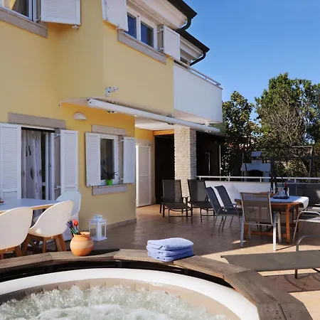 In Crveni Vrh Mit Eigenem Balkon By Interhome Vikendica