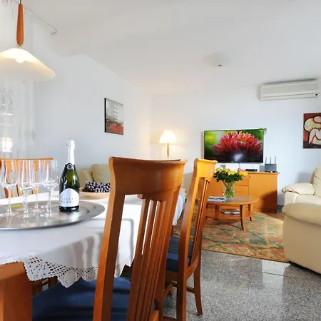 Vikendica In Crveni Vrh Mit Eigenem Balkon By Interhome Savudrija