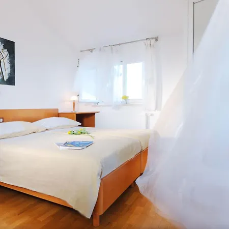 In Crveni Vrh Mit Eigenem Balkon By Interhome * Savudrija