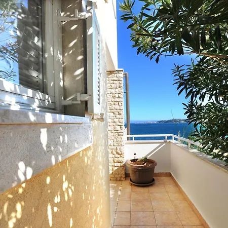In Crveni Vrh Mit Eigenem Balkon By Interhome Vikendica